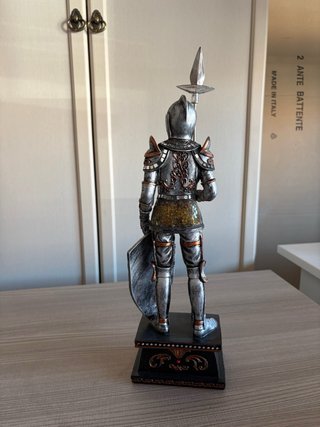 Statua Cavaliere Medievale con Lancia e Scudo