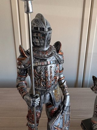 Statua Cavaliere Medievale con Lancia e Scudo