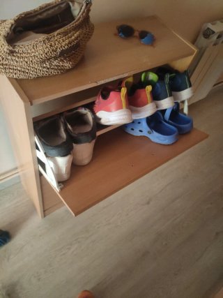 Zapatero de madera.Le falta un agarradero