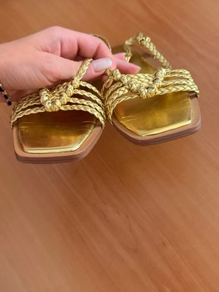 Sandalias Zara doradas talla 38