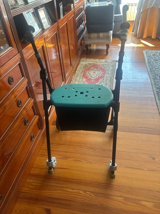 Andador FORTA con asiento y ruedas