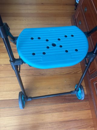 Andador FORTA con asiento y ruedas