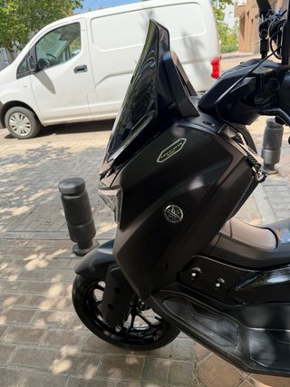Yamaha Nmax Tech Max Negra/Marron