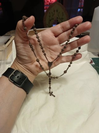 Rosario de madera con cruz