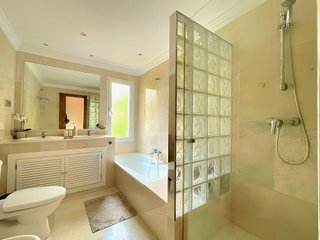 Piso en venta en Los Naranjos en Marbella