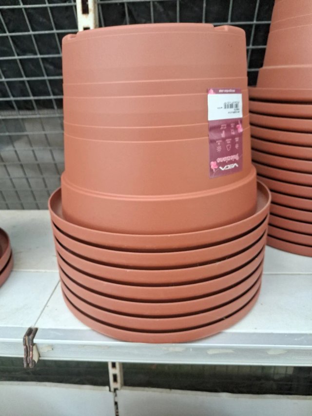 Maceta de plástico VECA 27cm precio unitario