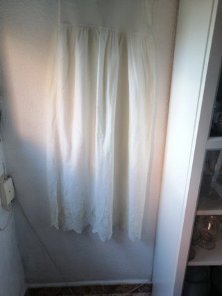 Falda blanca con bordados