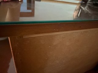 Cajonera de madera con tapa de cristal