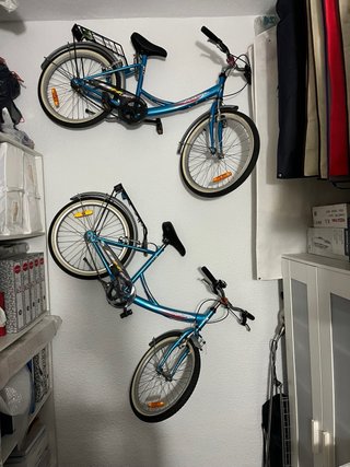 Dos bicicletas infantiles