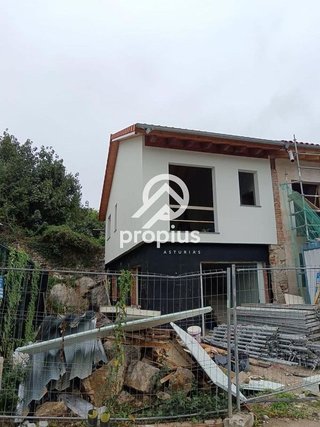 Casa adosada en venta en Celorio-Poó-Parres en Llanes