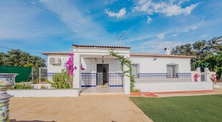 Chalet en venta en Carmona