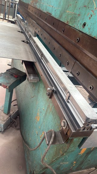 Prensa Plegadora Hidráulica Industrial
