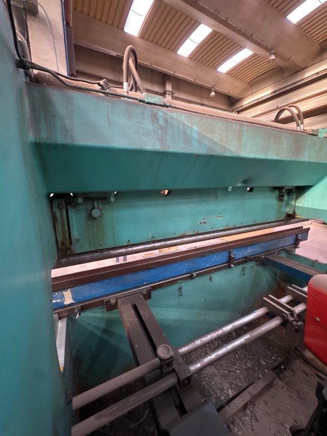 Prensa Plegadora Hidráulica Industrial