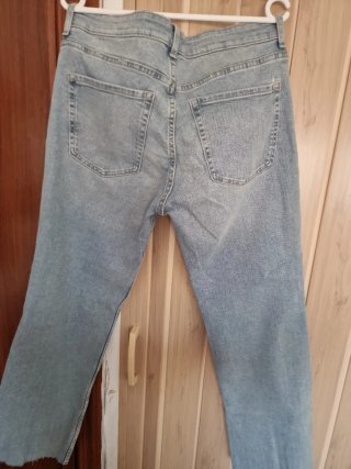 Pantalones vaqueros anchos deshilachados