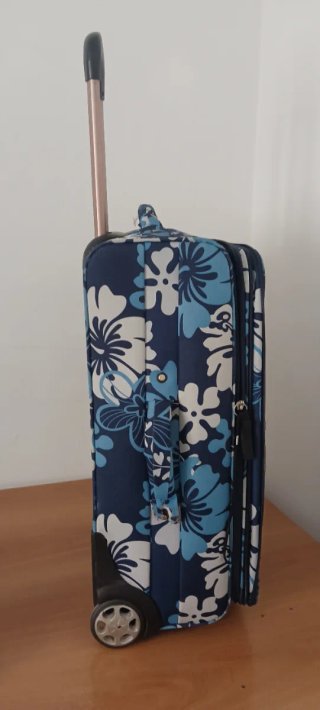 Maleta de viaje mediana con ruedas