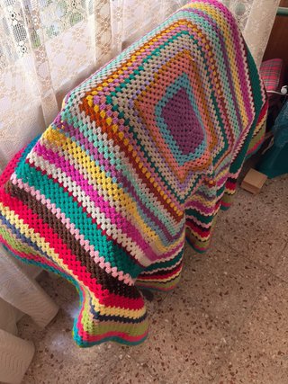 Manta tejida a mano multicolor