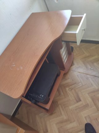 Escritorio madera y blanco