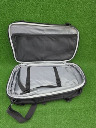 Mochila Viaje Amazon Basics 40L Negra