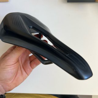 Sillín Fizik VENTO ARGO R1 Carbon 140mm