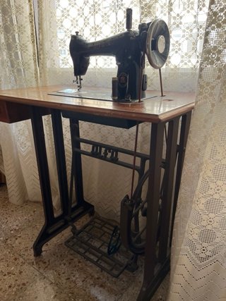Máquina de coser antigua Alfa