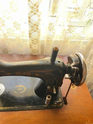Máquina de coser antigua Alfa