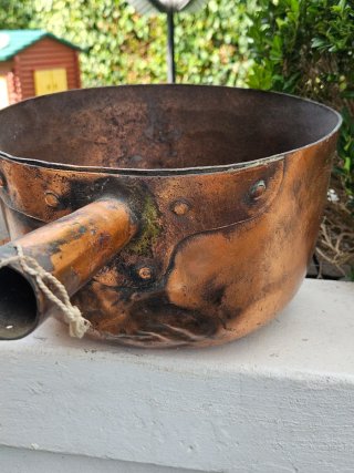 Cazo di rame antico e decorativo