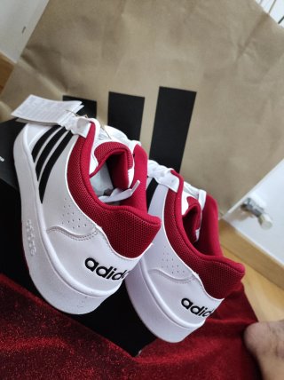 Zapatillas Adidas Blancas y Rojas