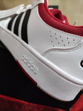Zapatillas Adidas Blancas y Rojas