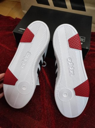 Zapatillas Adidas Blancas y Rojas