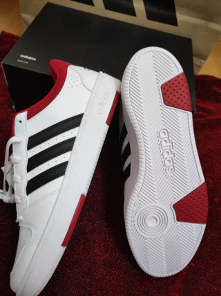 Zapatillas Adidas Blancas y Rojas