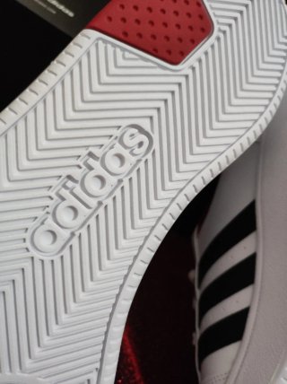 Zapatillas Adidas Blancas y Rojas
