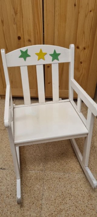 Mecedora infantil blanca
