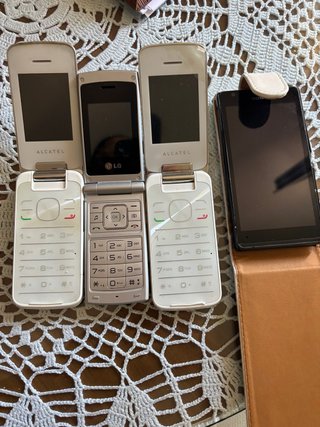 Lote de 4 móviles Alcatel, LG y Sony