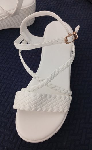 Sandalias cuña blancas nuevas