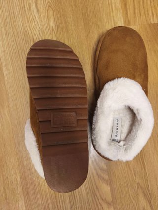 Zapatillas de estar por casa marrones y blancas