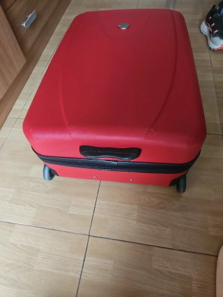 Maleta Rígida Viaje 23 kg Es de 2 ruedas