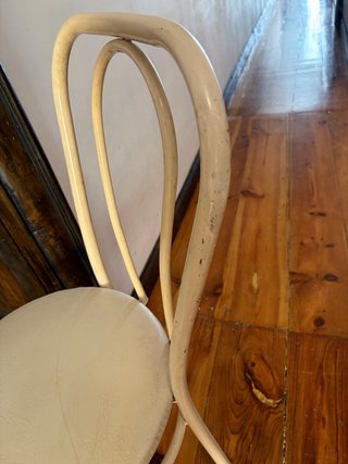 Silla blanca vintage