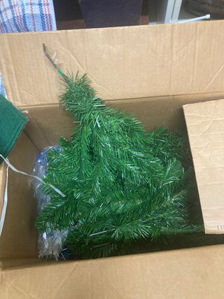 Árbol de Navidad con adornos