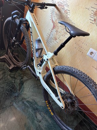 Bicicleta MTB Berria MAKO