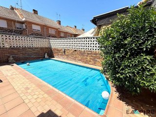 Casa adosada en venta en La Ermita en Parla