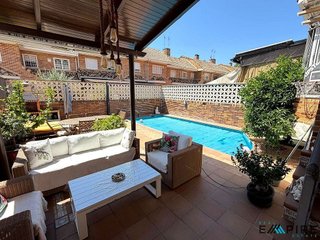 Casa adosada en venta en La Ermita en Parla