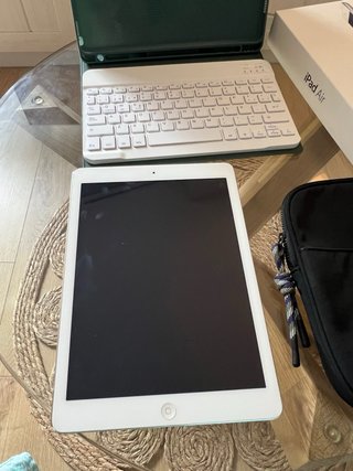 iPad Air 1 Plata 16GB + Teclado + Funda