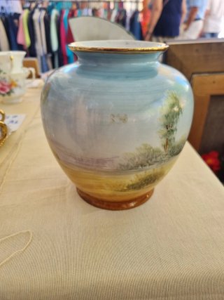 Jarrón de porcelana pintado a mano