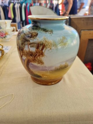 Jarrón de porcelana pintado a mano