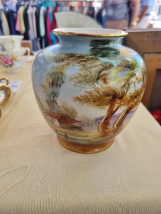 Jarrón de porcelana pintado a mano