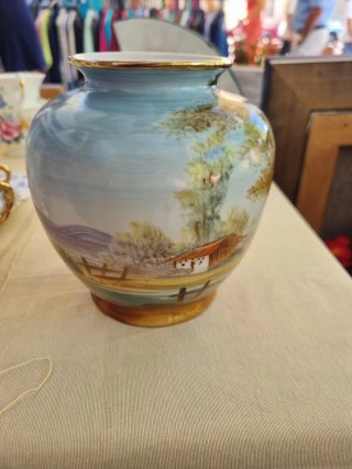 Jarrón de porcelana pintado a mano