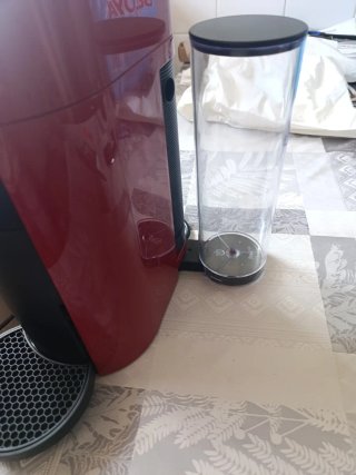 Cafetera Nespresso Vertuo Plus Roja
