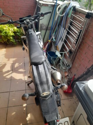Moto Enduro/Motocross Negra y Blanca