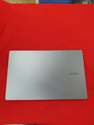 Samsung Galaxy Book 5 Ultra 7