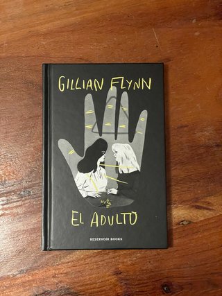 El adulto (Edición ilustrada) / The Grownup (Il...
